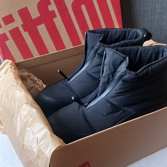 Boots - Picture 4 of 5